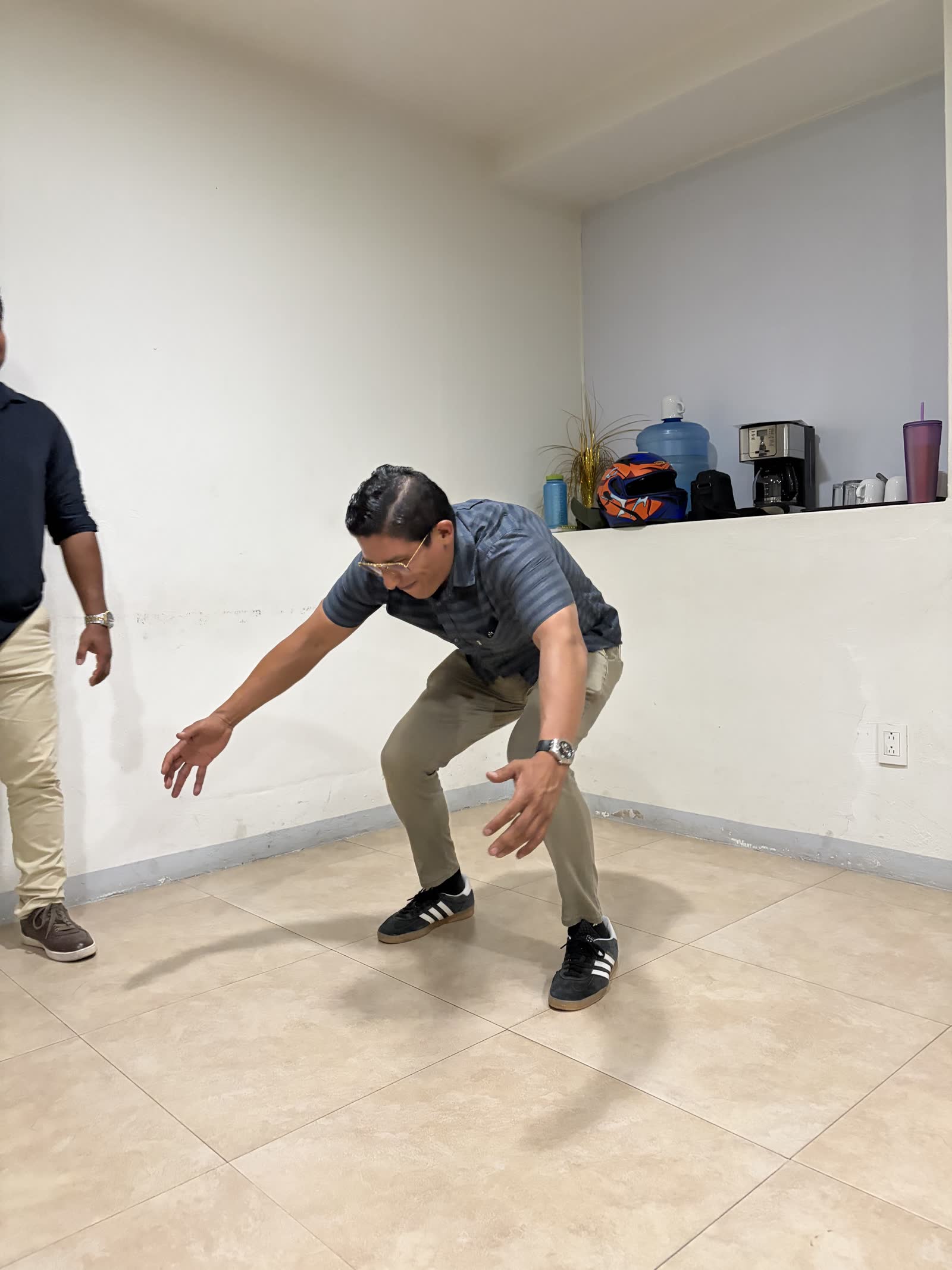 Ejercicio de movimiento y presencia en un taller TVA